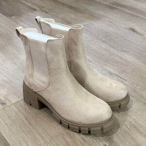 NEW Women’s IDIFU Pull On Chelsea Boots